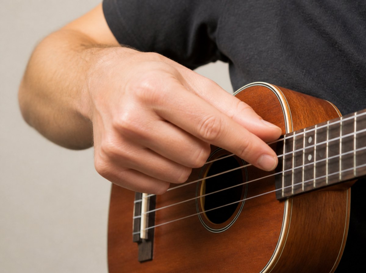 The ukulele strumming hand